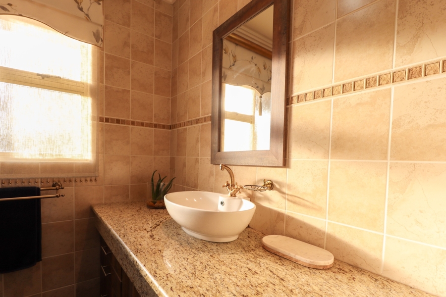 4 Bedroom Property for Sale in Heuwelsig Free State